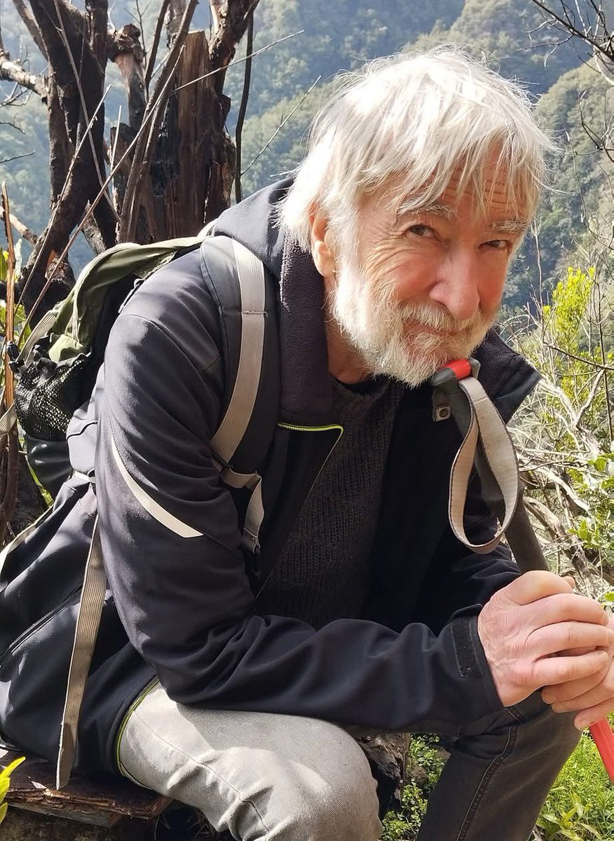 Aujourd’hui, François Guennoc est parti. 

Il est de ces âmes sans qui Calais n’aurait pas continuellement fait vivre les solidarités depuis que cette ville est devenue une frontière violente et meurtrière. 

Fondateur de l’Auberge des Migrants, Calaisien, humble, Juste.