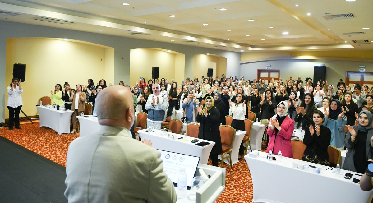 ARSLAN: “EV İŞÇİLERİNİN GÜVENLİ GELECEĞİ İÇİN MÜCADELE EDİYORUZ”

HAK-İŞ Konfederasyonu ve HİZMET-İŞ Sendikası Genel Başkanımız Mahmut Arslan, 9 Nisan 2025 tarihinde, Genel Merkez Kadın Komitemiz tarafından düzenlenen ‘Ev Hizmetlerinde Çalışanların Kayıtlı İstihdama Dahil Edilme