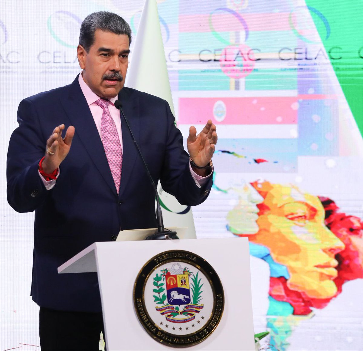 #Atención | El Presidente de Venezuela, Nicolás Maduro, participó en la IX Cumbre de la Celac: 

"Todos nuestros migrantes están siendo perseguidos como delincuentes, pero denunciamos desde Venezuela la ley que criminaliza, de manera directa, a cualquier migrante y luego meterlo