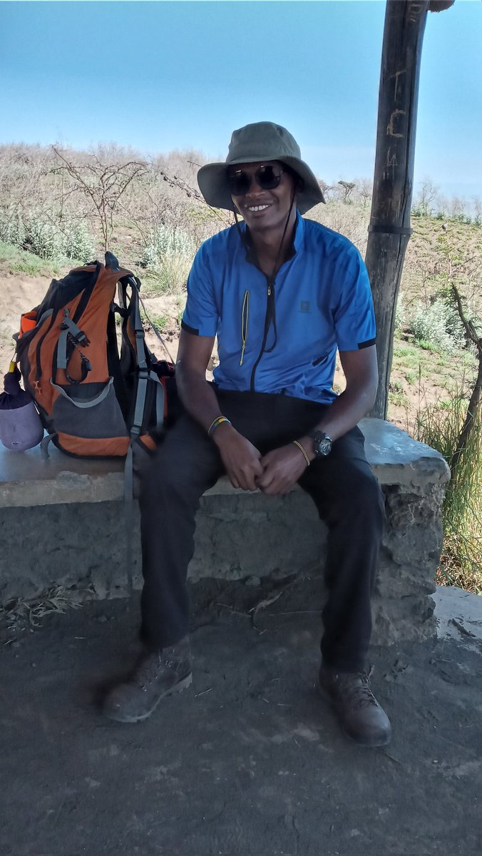 oleykan69's tweet photo. @DaviesKinanga I think it was a good move to put them up it was a hectic experience before the steps although finishing te steps and finding yourself at the shed is welcome break #whywehike #whyweclimb https://t.co/0ZmxWRWQYe