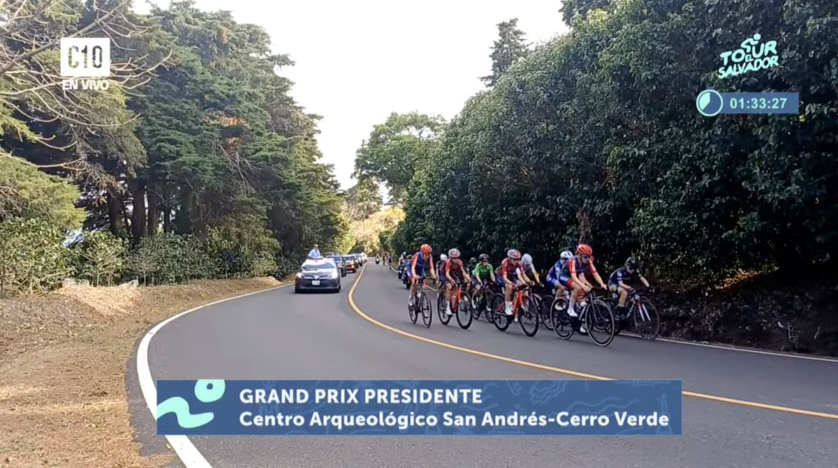 6km to 🏁 at #GrandPrixPresidente 🇸🇻

Elena Hartmann, <a href="/celia_lemouel/">Célia Le Mouël</a> and <a href="/dilyxine/">Dilyxine Miermont</a> are in the leading group as we grind our way up the 27km climb 🥵