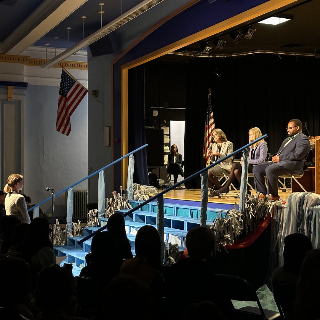 Court of Appeals judges paid a visit to Open World Learning Community today for the Minnesota Court of Appeals' Traveling Oral Arguments! 

The students watched attorneys argue a real case in front of the judges. Afterwards, the judges answered student questions about the courts.