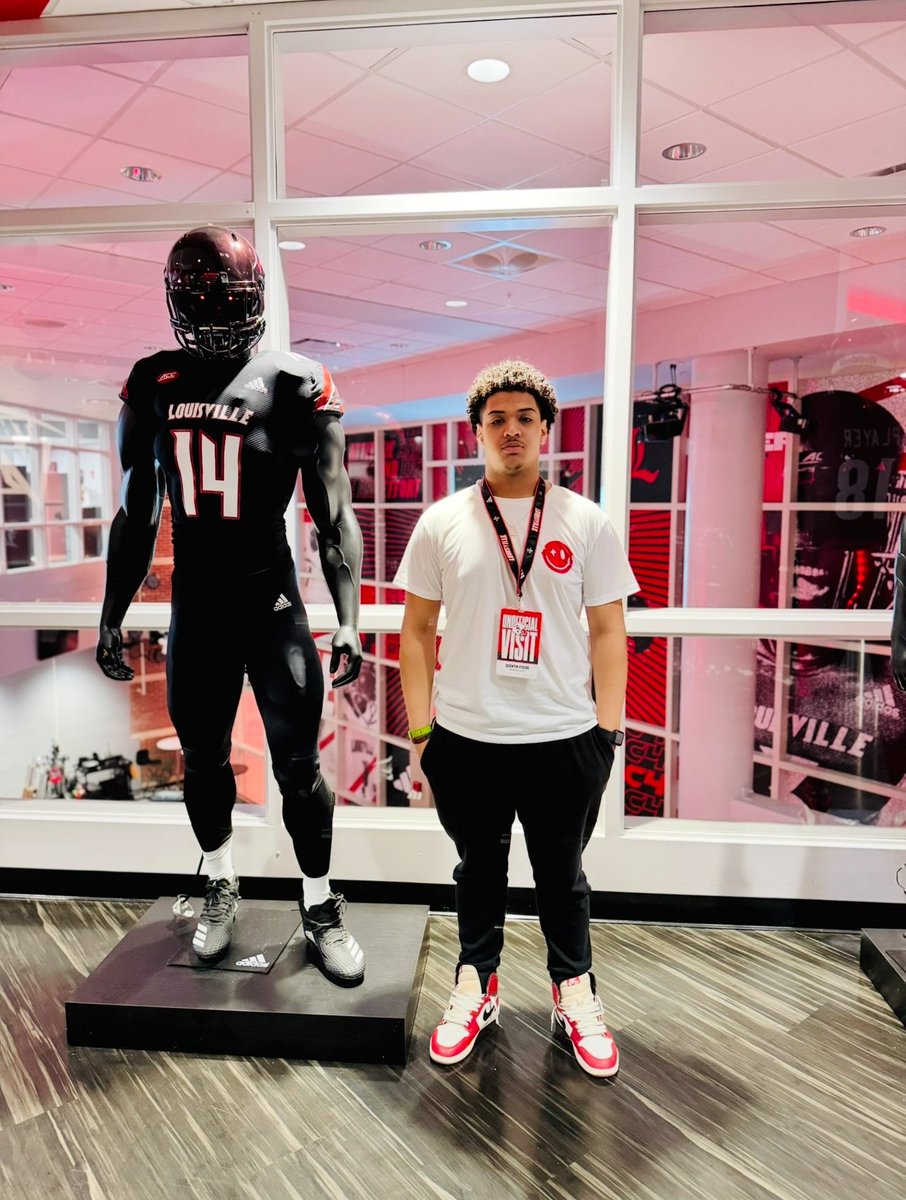 Q_Fields1's tweet photo. I had a great time at Louisville today! Grateful to be there! 
@coachnatemcpeek @CoachJeffPoe @coachjoelwardle @FDouglassFB @LouisvilleFB #fdhs #gobroncos https://t.co/nHh2r3gN9x
