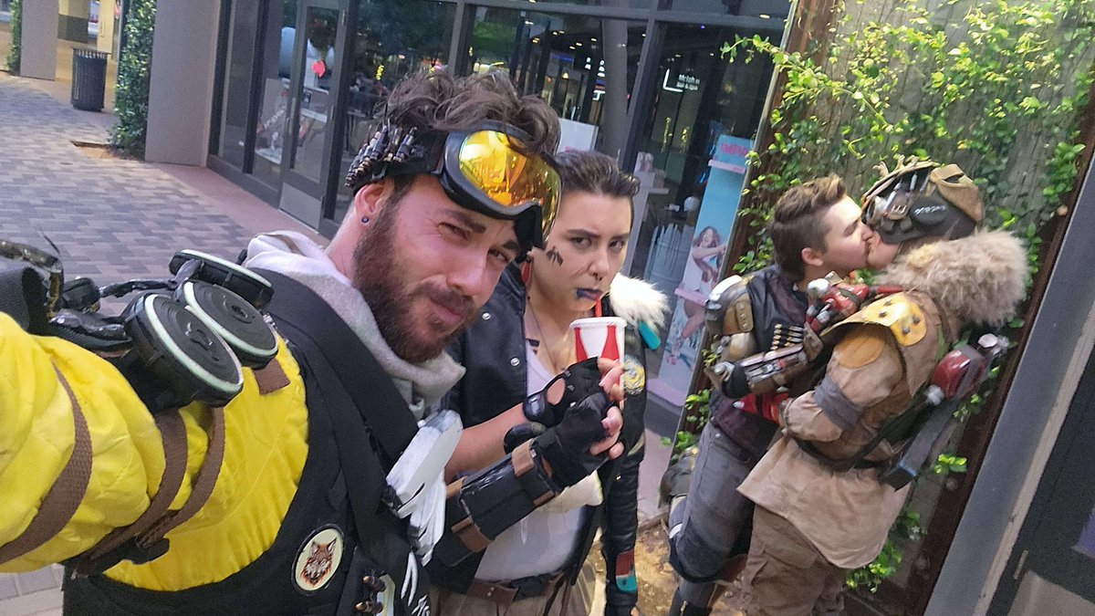 Posting these here of <a href="/GhastlyReject/">Bleu</a> <a href="/magneticsprite/">Local Grandpa 🔪</a> &amp; <a href="/captainfineass_/">Peter</a>  and I.

#bloodbomb #fusehound #apexcosplay