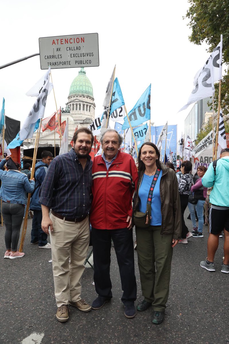 RICALFONSIN's tweet photo. Masiva marcha solidaria con los jubilados y los trabajadores. El actual es el gobierno socialmente más insensible desde 1983. https://t.co/AqAaLN0Zf5