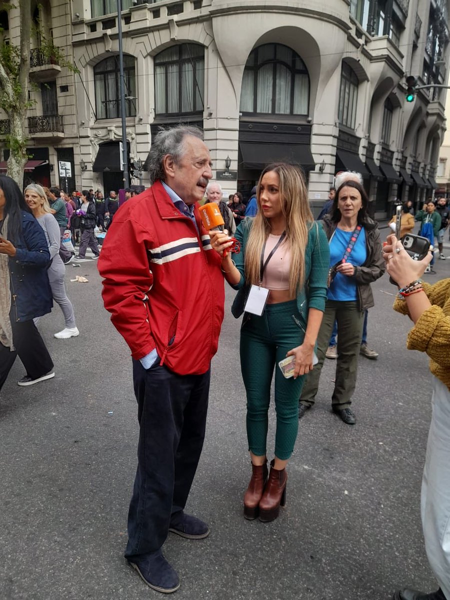 RICALFONSIN's tweet photo. Masiva marcha solidaria con los jubilados y los trabajadores. El actual es el gobierno socialmente más insensible desde 1983. https://t.co/AqAaLN0Zf5
