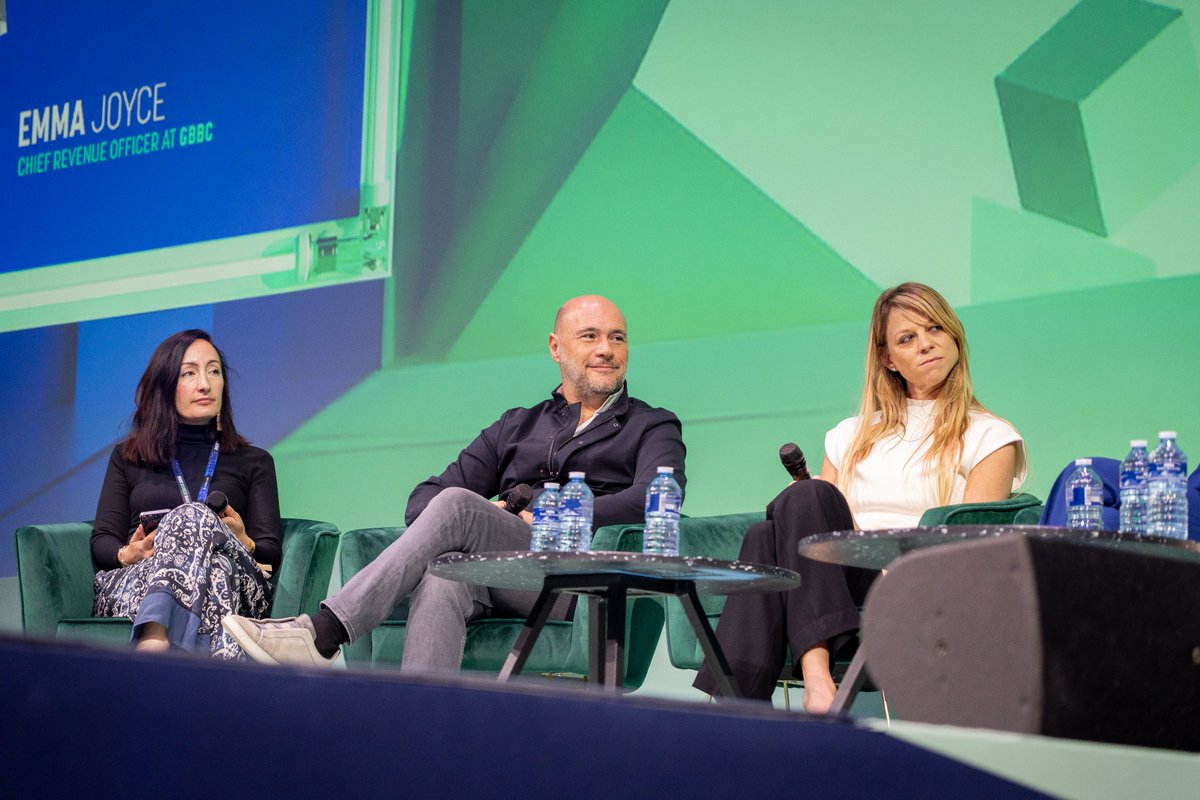 Chiliz's tweet photo. Day 2 Recap @ Paris Blockchain Week 🇫🇷

Today, @Alex_Dreyfus - Founder and CEO of Chiliz &amp; @Socios - took the stage at @ParisBlockWeek. 

Covering the topic: Blockchain and Tokenized Economies: Shaping the Future of Digital Interaction.

🧵 #PBW2025 https://t.co/aDrgw3Mg3C