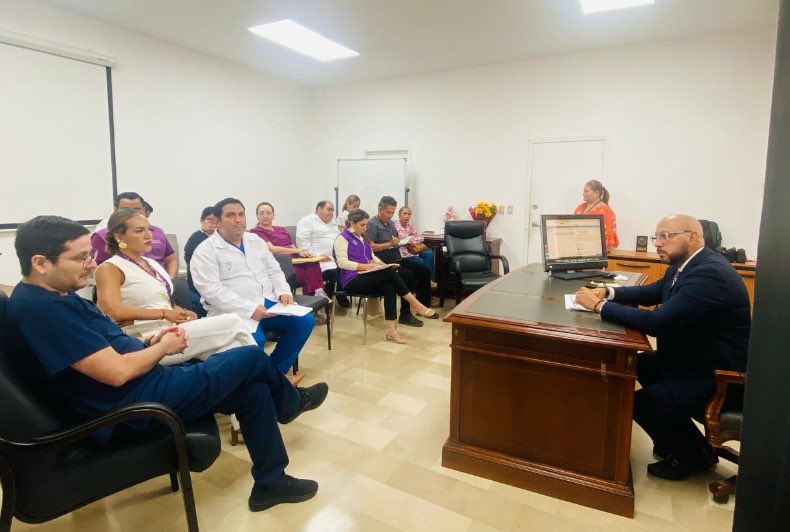 Salud_Guayas's tweet photo. #Hoy I El coordinador Zonal, Fernando Ojeda, mantuvo una reunión de trabajo con directores distritales y gerentes de hospitales, para conocer de primera mano sus necesidades y fortalecer la gestión territorial del sistema de salud. https://t.co/gaYlyIAjuK