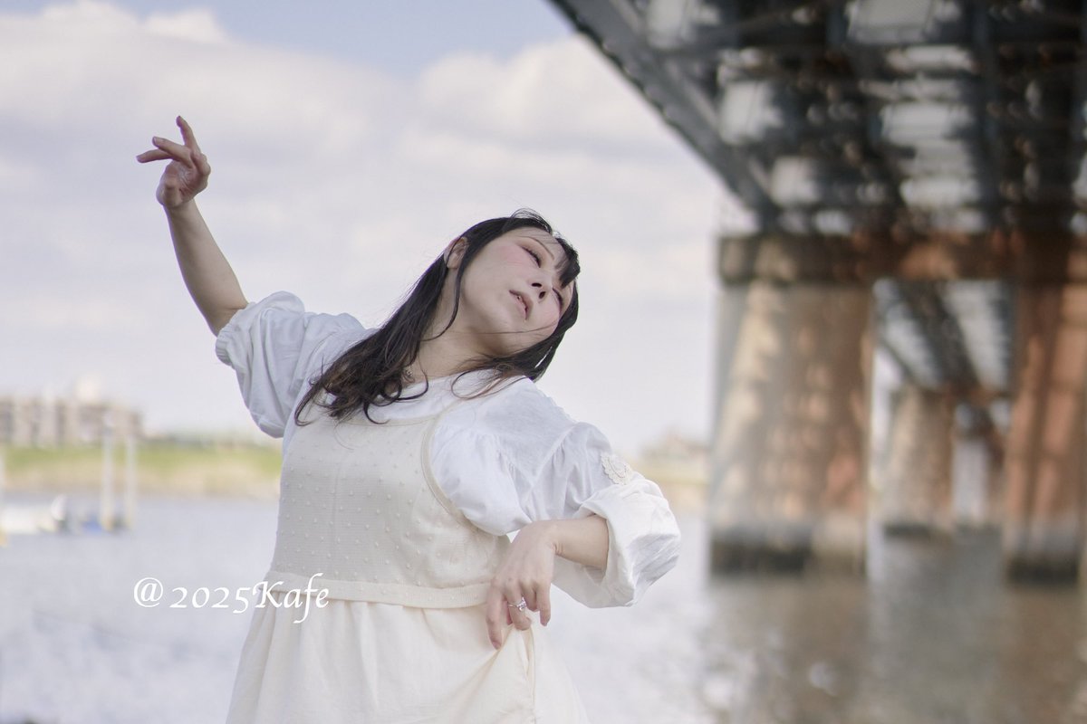 おはようごさいます。
雨、降らなきゃ良いけど・・
行って来ます😊️

model：月代みなみ