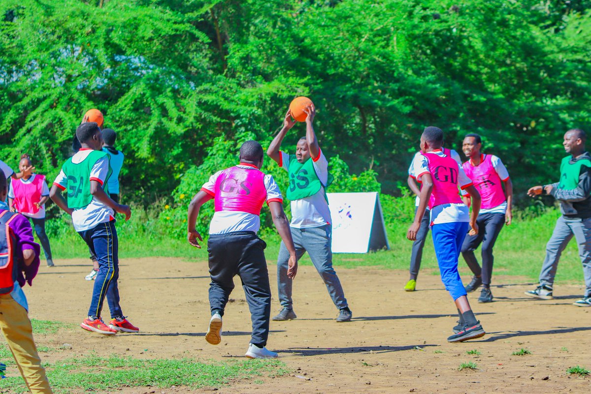 FSATanzania's tweet image. Training of Trainers under the #ProbonoProgram continues! 🏐
Today, 20 teachers gathered at Edmund Rice Secondary School to learn netball skills &amp;amp; coaching techniques. Thanks to @FutureStarsTZ &amp;amp; Probono for empowering youth through sports! 🙌 #SportsForChange #NetballTraining