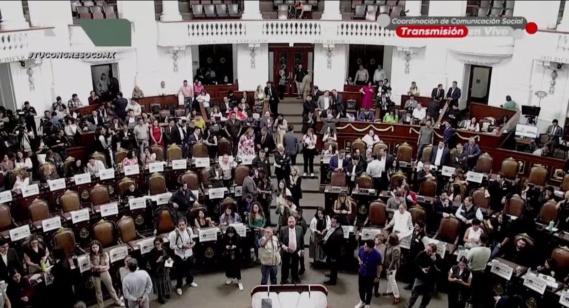 juanrubiog's tweet photo. En el @Congreso_CdMex aprobamos el acuerdo que confirma el uso de suelo como área verde en el predio de Lomas de Chapultepec, con lo que impedimos la construcción de un complejo habitacional en una de las zonas más valiosas del Bosque de @ChapultepecCDMX. Refrendamos nuestro compromiso con la defensa del patrimonio natural de la ciudad y celebramos que, en consenso y por unanimidad, se haya puesto por encima el bien común y el cuidado del medio ambiente. 🌲 

#SigamosHaciendoHistoria
@GPMorenaCdMex
@MorenaCiudadMex