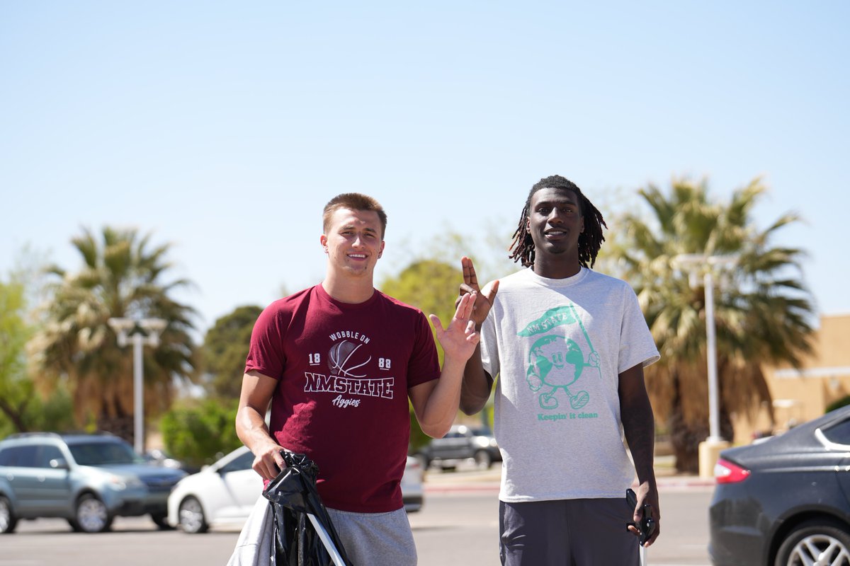 NMStateMBB's tweet photo. Aggies Keepin’ It Clean 🌎

Teaming up 🤝 with Keep Las Cruces Beautiful to take care of our campus and our community 

#AggieUp https://t.co/4bdqFdoRlv