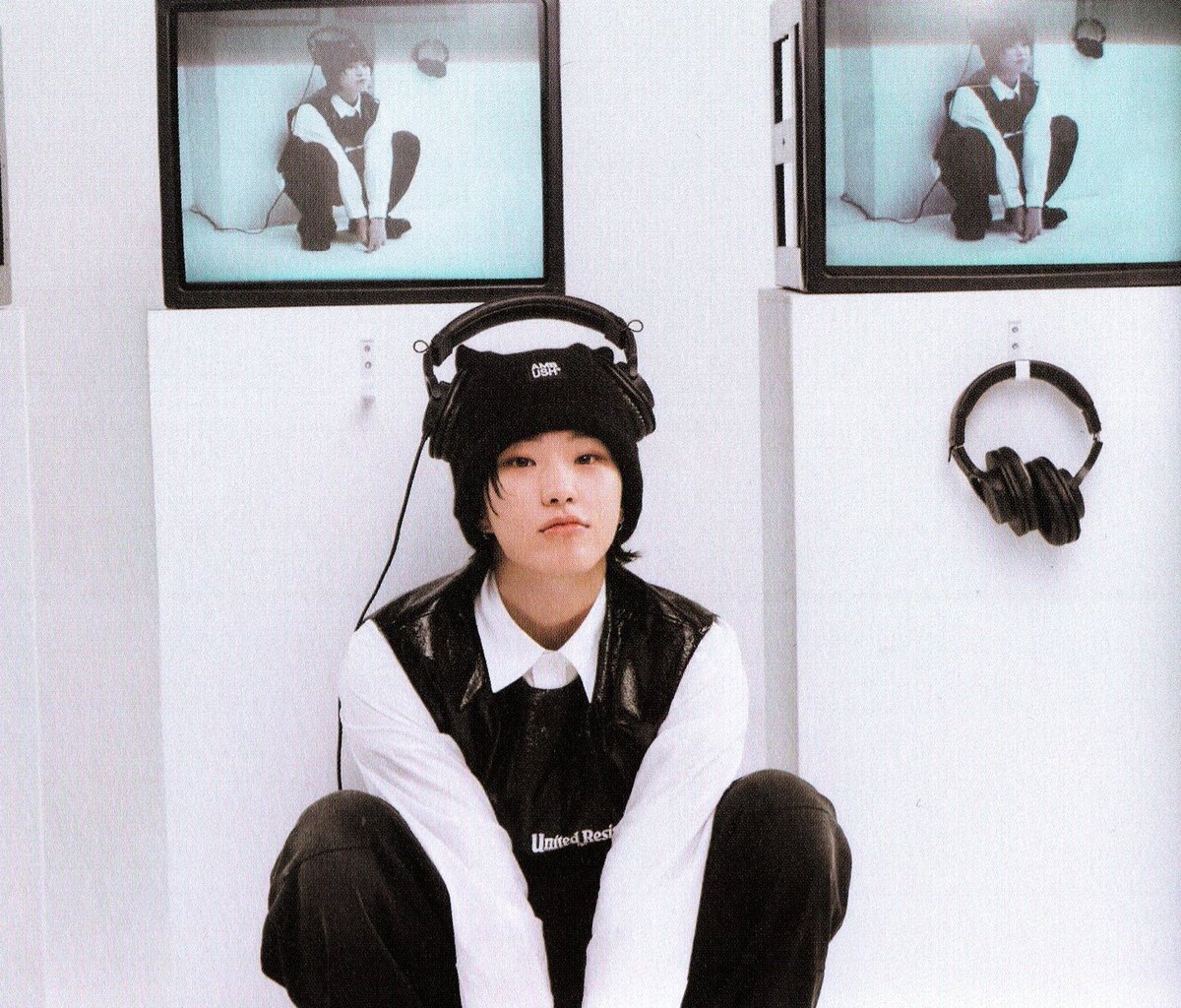 khoshlover's tweet photo. babie he is sooo cutee😭🖤 https://t.co/muGSjOnQUs
