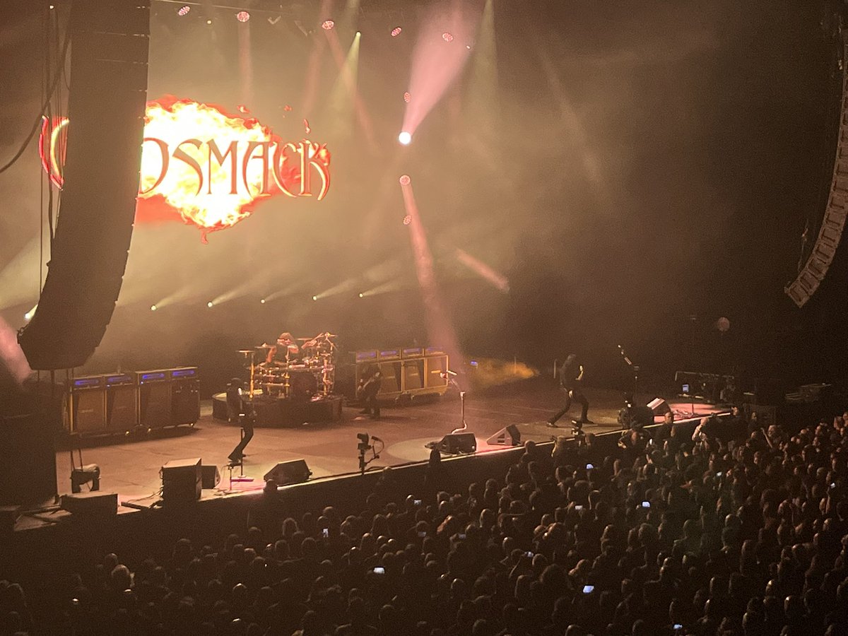Big ups for the dope vibes, P.O.D - unforgettable for real!Godsmack killed it, but that shoutout to the other rock legends? Mad respect!
#Godsmack #POD #RockLegends #UnforgettableVibes #MadRespect #EpicRockShow #TributeMoment #NuMetalVibes #HardRockEnergy #RealOnStage #RockFamily