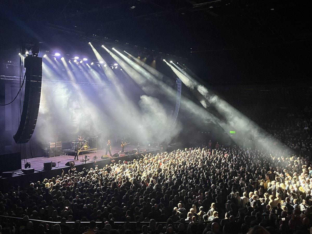 SzelSzil's tweet photo. Big ups for the dope vibes, P.O.D - unforgettable for real!Godsmack killed it, but that shoutout to the other rock legends? Mad respect!
#Godsmack #POD #RockLegends #UnforgettableVibes #MadRespect #EpicRockShow #TributeMoment #NuMetalVibes #HardRockEnergy #RealOnStage #RockFamily https://t.co/zZLkMCIcv7