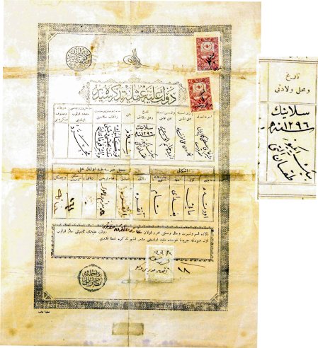 Kharpoot's tweet photo. 1. M. kemal'in doğum tarihi 1881 değildir. 1922 yılında çıkan nüfus kağıdında hicri 1296 yazar. Yani milâdî 1879'a denk gelir. Ayrıca 1880 tarihli pullar da vardır. 

2. Ölüm tarihi 10 Kasım değildir. 8 Kasım gecesi komaya girmiş, 9 Kasım'da ise vefat etmiştir.

3. Kurtuluş Savaşı'nın başladığı tarih 19 Mayıs 1919 değildir. Resmi kaynaklarda 15 Mayıs 1919'dur. Ancak öncesinde halk örgütlenmiş ve bu savaşı vermiştir. Yani başlangıç tarihi çok daha eski. 

Ve bunlar gibi nice yalan/yanlış bilgi. Basmakalıp cumelerle 100 yıldır robot gibi bir nesil ürettiler. Ve bu çarpık düzen hâlâ devam ediyor.