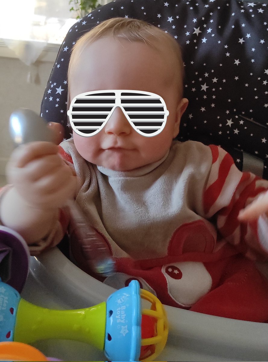 "- Alors Arthur, qu'est ce que tu veux faire plus tard ?
- Arrrreeeuh ! Gagagagaga ! 
- Ah ! Premier ministre !!! C'est bien ça ! Répète après moi : 49.3 !
- 8.6 !
- Non 49.3 !"