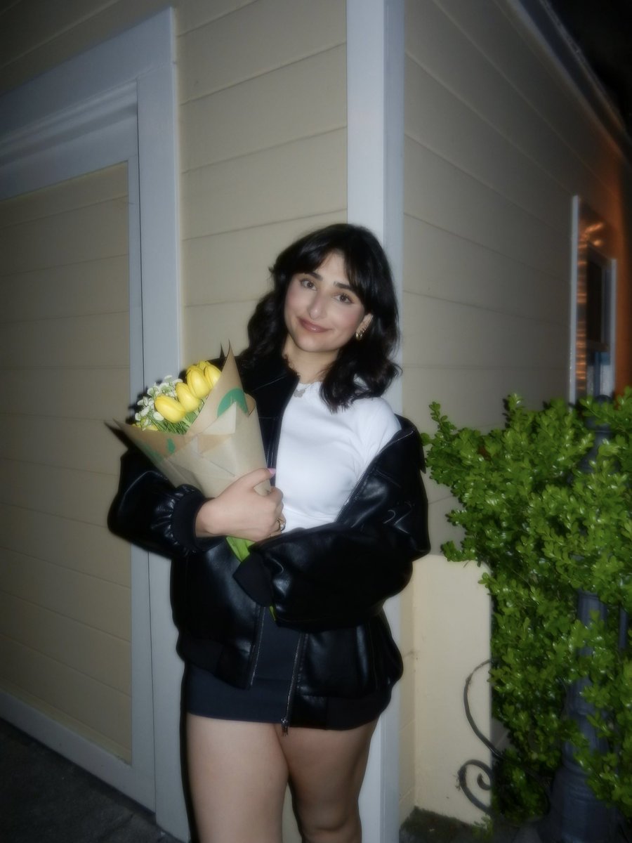roxana (ON SUB?!?!?) tweet media