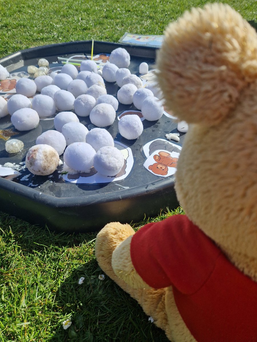 Let's do some numbers 🔢

Today, I left home at 9am 
*Worked in 2 parks &amp; 1 youth session 
*Walked 14k steps 
*Engaged 139 individuals
*Worked/met with 4 partner organisations 
*Posted 7 social media posts
After 2 slices of pizza, I arrived home at 8.30pm
<a href="/fullcirclenwcic/">FULLCIRCLE NW CIC</a>