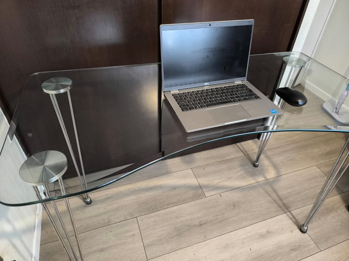 Tenemos este escritorio a la venta $45.000 
Conversable. 👀 
Agradezco el RT