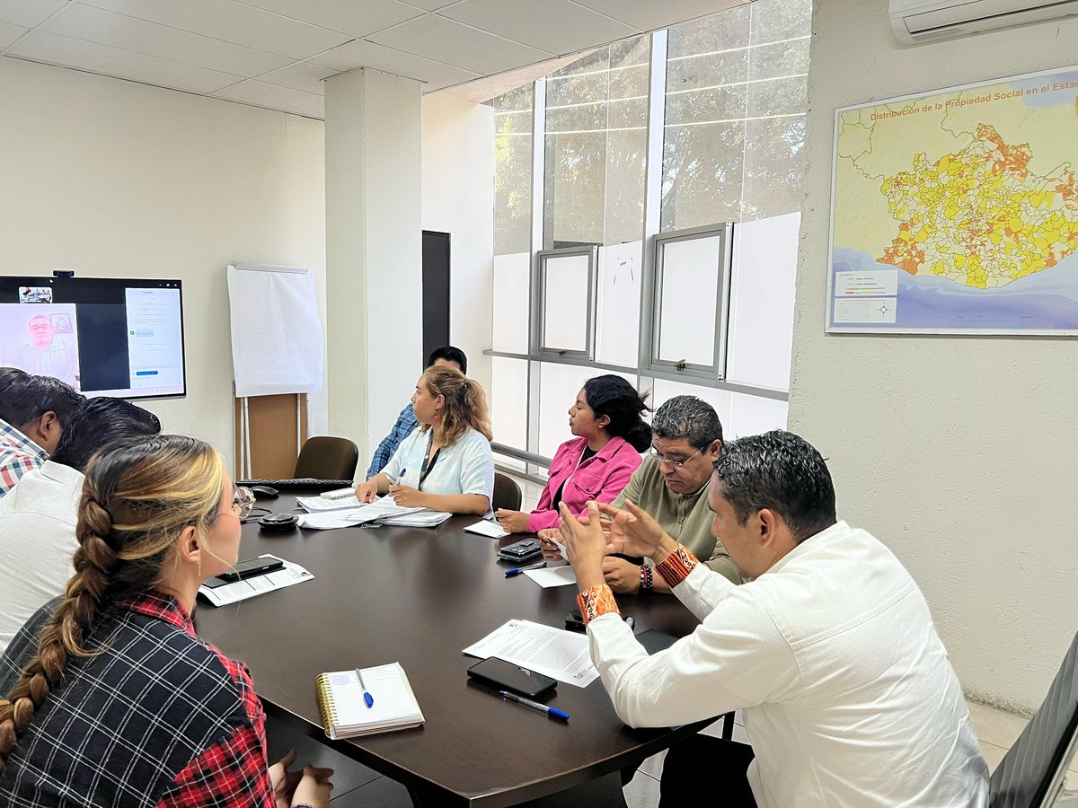 Catastro_GobOax's tweet photo. El Director General del #ICEO Mtro. @Gil_MG, encabezó importante reunión junto a las áreas de Cartografía, Jurídico y Delegacioes Catastrales, para revisar temas de #FONATUR. https://t.co/Vae8egnZDB
