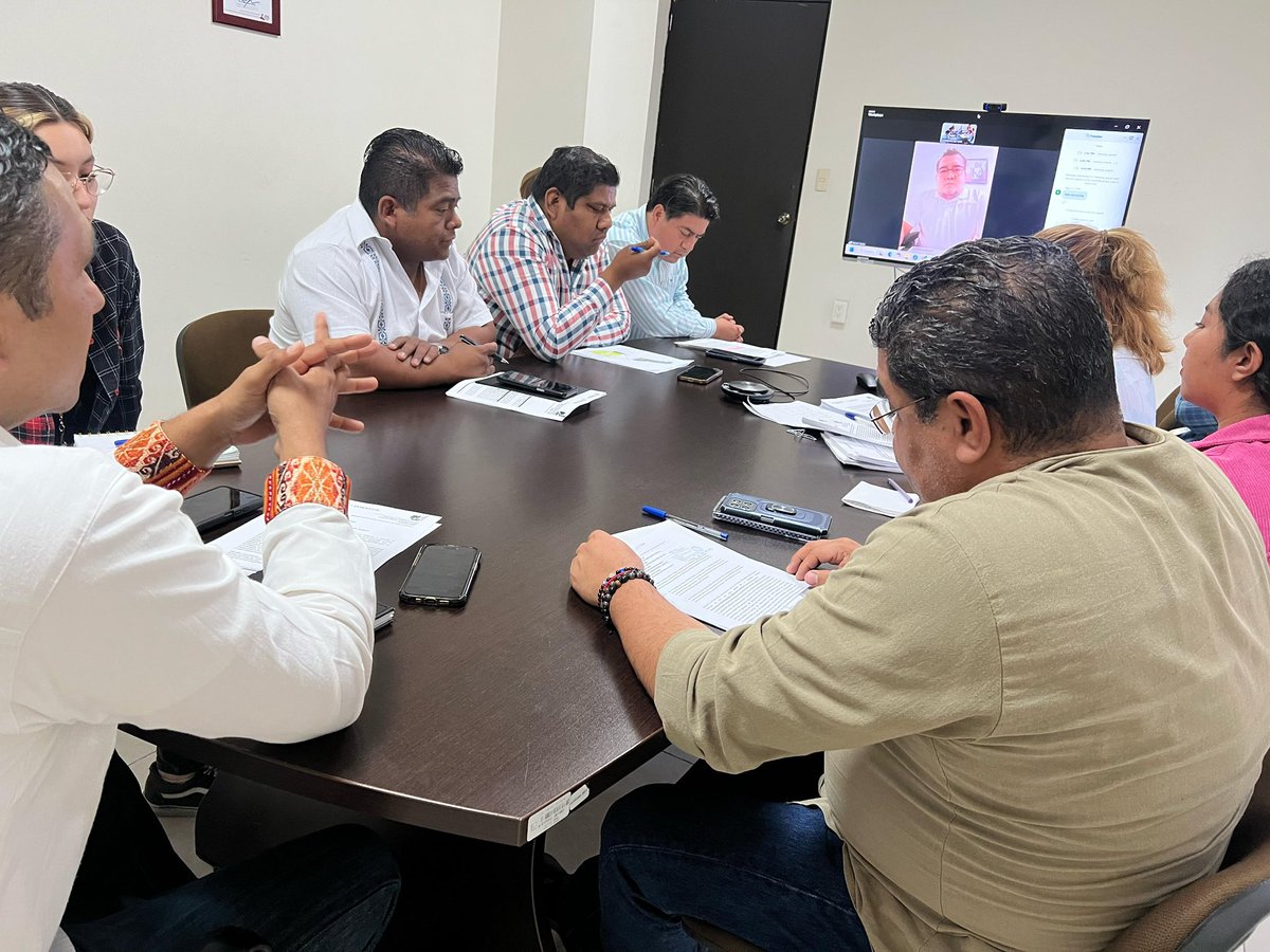 Catastro_GobOax's tweet photo. El Director General del #ICEO Mtro. @Gil_MG, encabezó importante reunión junto a las áreas de Cartografía, Jurídico y Delegacioes Catastrales, para revisar temas de #FONATUR. https://t.co/Vae8egnZDB