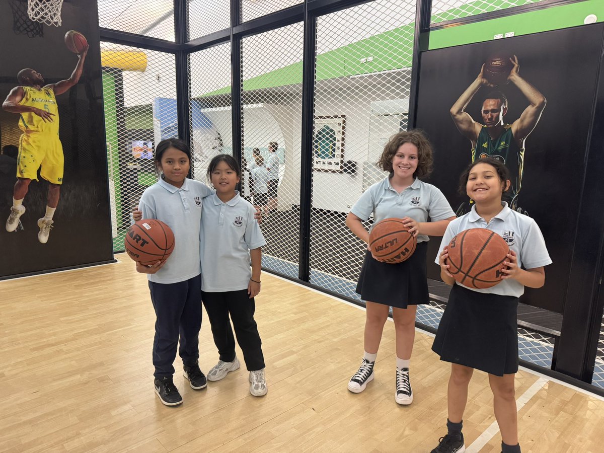 mosmanpublic's tweet photo. Australian institute of Sport 🏀 🏈⚾️🥎 #bus2 #mosmanpublic https://t.co/gBEQYlxa6F