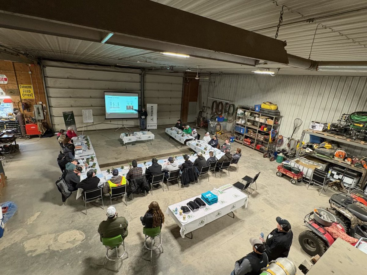 SoyShare training with a great group of young growers in the district 
Our future in #OntAg is in good hands      <a href="/PioneerSeedsCA/">Pioneer Seeds Canada</a> <a href="/thursthill/">Jeff Thurston</a> <a href="/ScoutingFields/">Jeff Steiner</a>