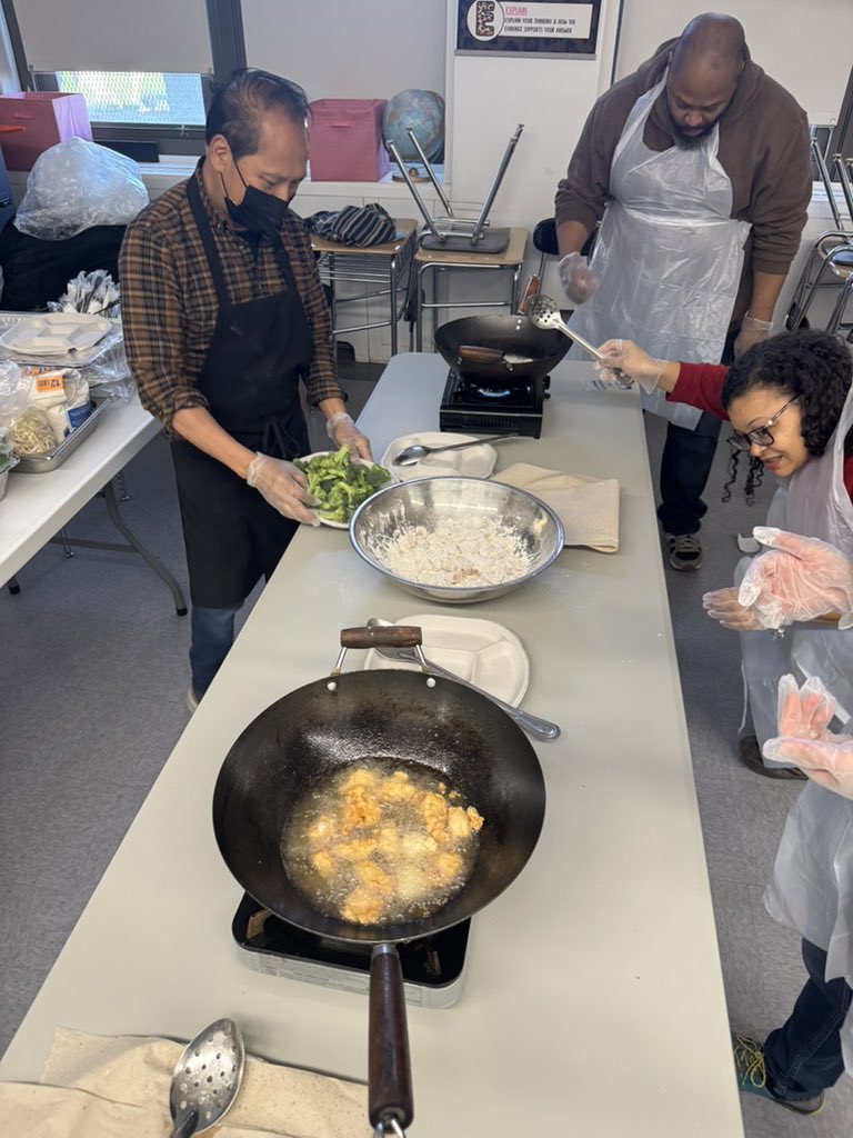 ryanlions216Q's tweet photo. 216’s PTA Culinary Night! @D26Team https://t.co/dQluMvIF1a