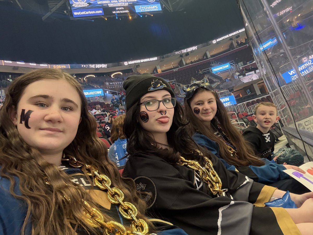 JimmyC_814's tweet photo. @monstershockey Give us the mid-week win we need!!! #FearTheDepths #MHC #CalderCup 🖤💙🏒🥅 https://t.co/xrBQTL2XoW