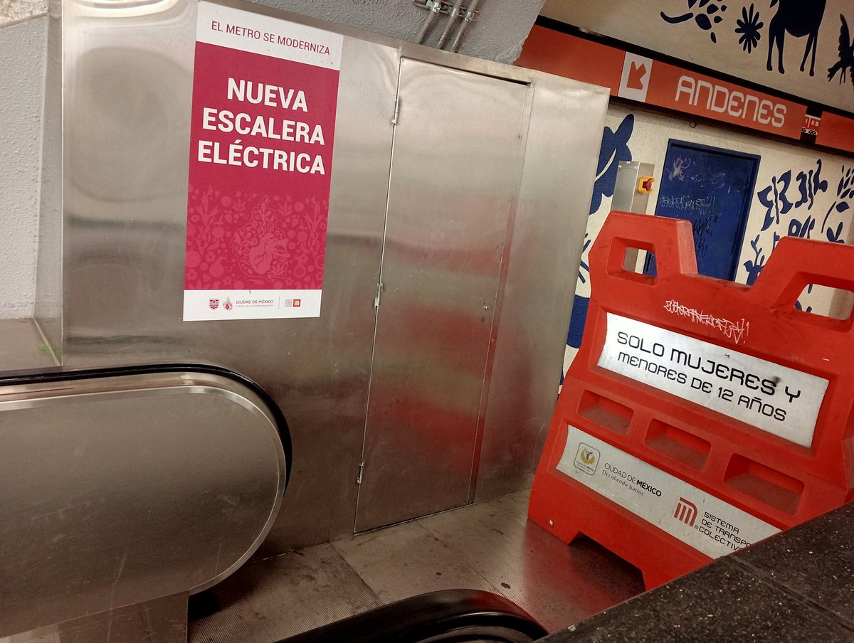 ONIX_GARCIA81's tweet photo. @MetroCDMX como es posible que en la estación terminal De la línea 7 Barranca del Muerto no funcionen las escaleras nuevas que no tienen ni un año de haberse instalado https://t.co/dSQNWRs0Wf