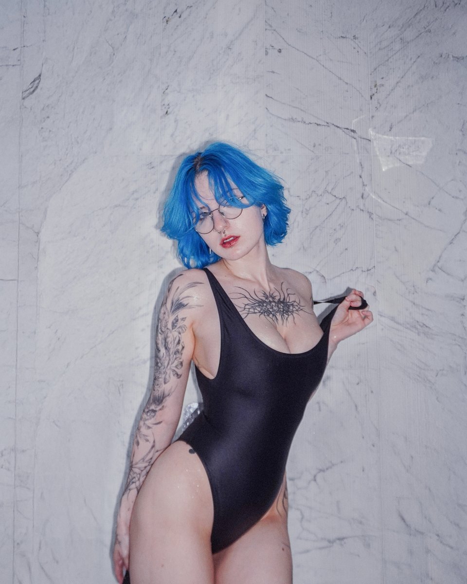 lyracr0w0's tweet photo. my first one piece... what do we think? :3 https://t.co/Oznmxkm3Dz