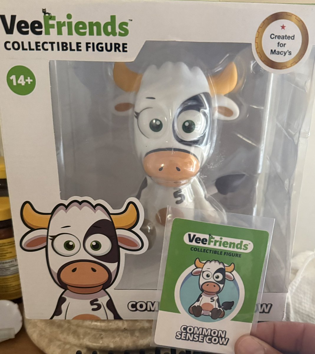 Fast_Sloth305's tweet photo. Oh yeah baby! New shipment just arrived @veefriends @garyvee @VeeFriendsCards #commonsensecow ๐ฎ๐โค๏ธ https://t.co/zD52njWlWo