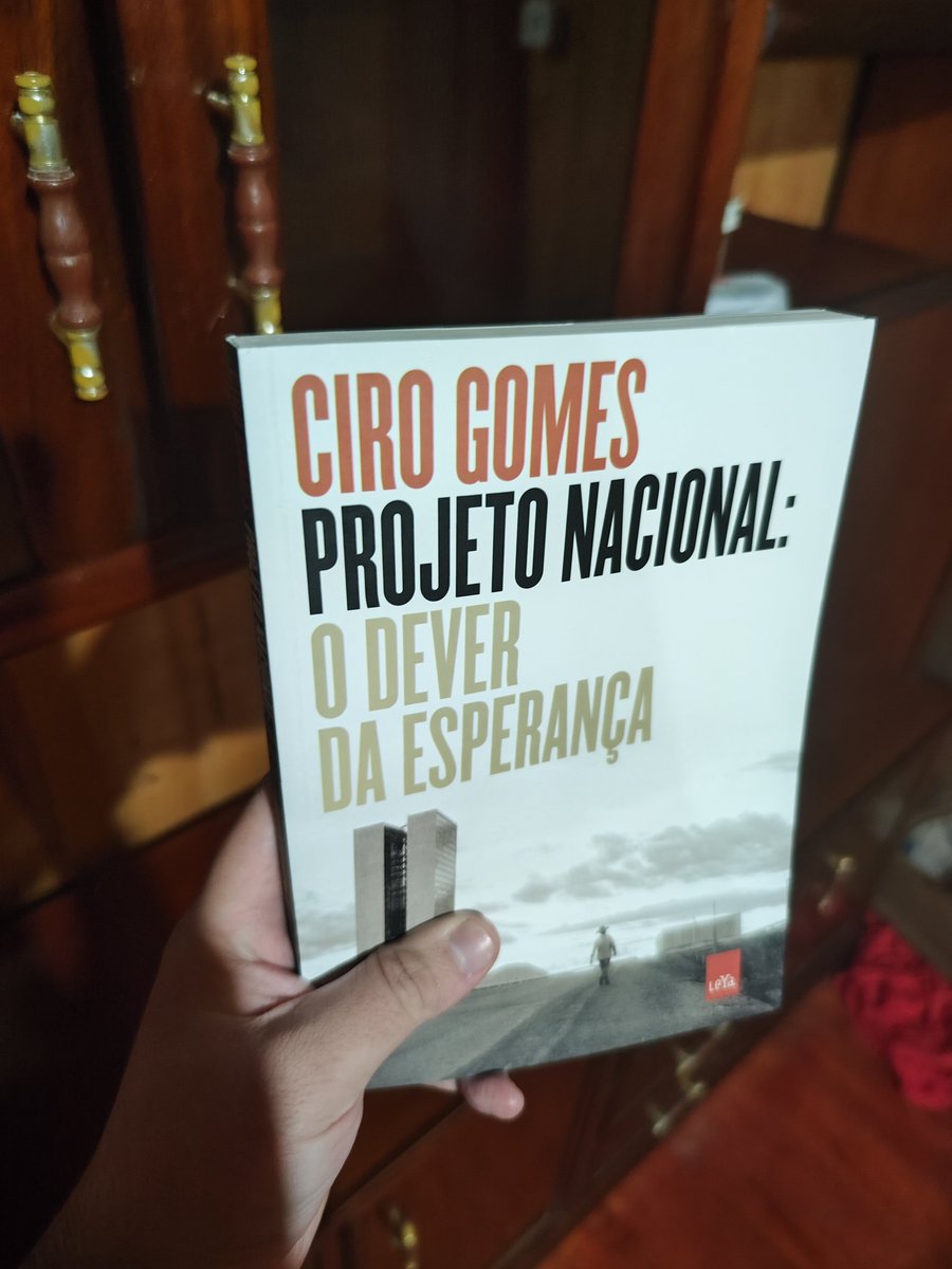 Chegou o livro!
Muito obrigado <a href="/SininhoDoCiro/">SininhoDoCiroGomes</a> por esse presente.
Agora é ler esse grande projeto para nosso país!
