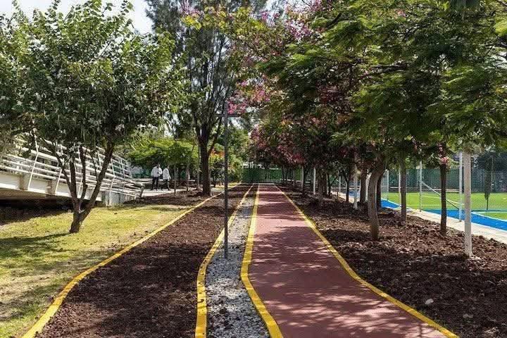 DonChismitos's tweet photo. Sobense por que arde, @salomonj obtiene autorización para dar en comodato la "Villa Primavera" o el polideportivo al Instituto Euroamericano, Chalo no más no pudo con su mantenimiento, por un lado que bueno que alguien vaya a cuidar de las instalaciones. https://t.co/mUhRHEv8W3