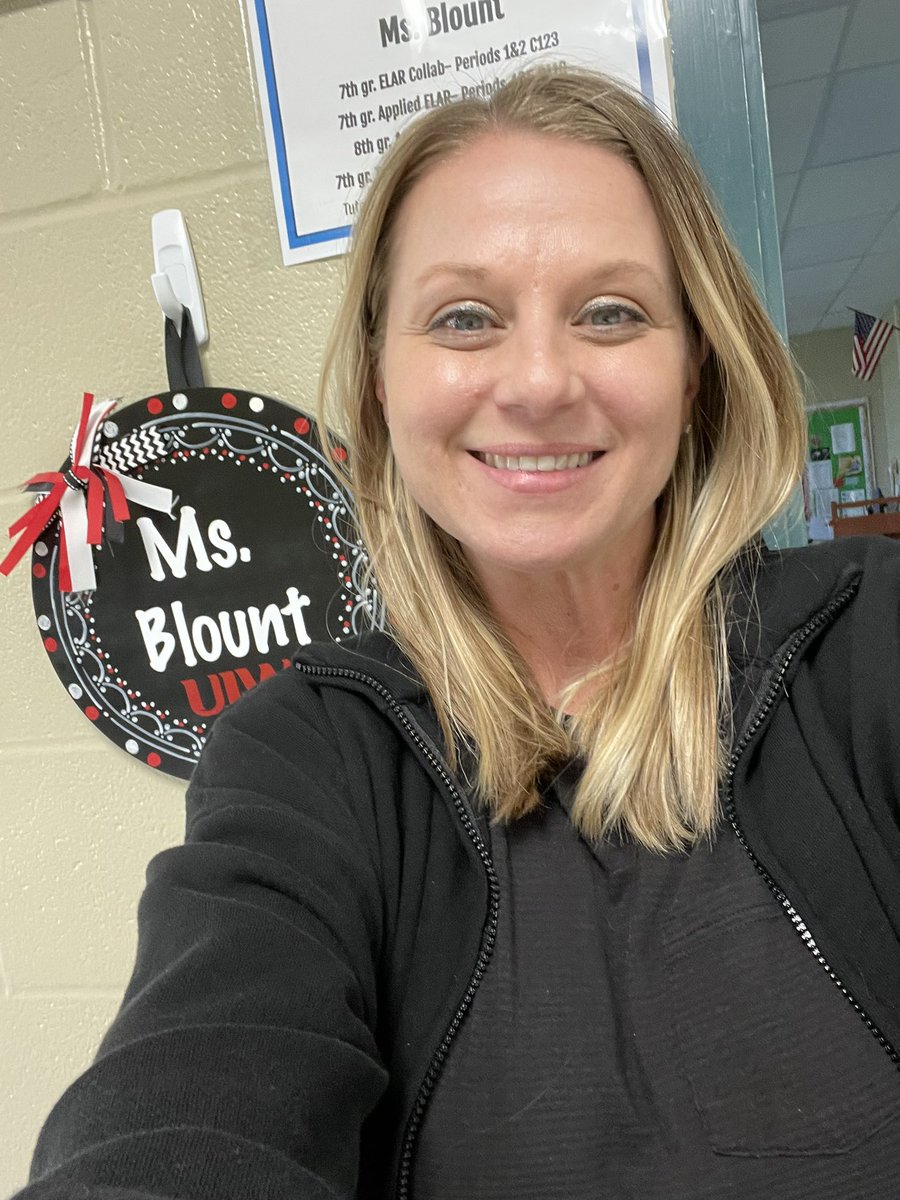 BlountC1802's tweet photo. #SkyhawkPride #AdminSpiritWeek #MrLaneBlackOutDay #SkyhawkLane https://t.co/TvVQ3vP8M1