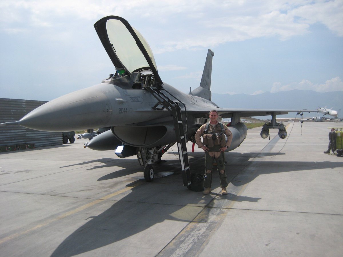 Amazing visit today w/Col Zach Counts from the SCARNG. Col Counts was a mbr of the first AFJROTC class at Clover in 95. After grad, he attended USAFA and has flown F-16s his entire career. Col Counts also flies the Airbus A350 for Delta. So inspiring to have him back at Clover 🍀