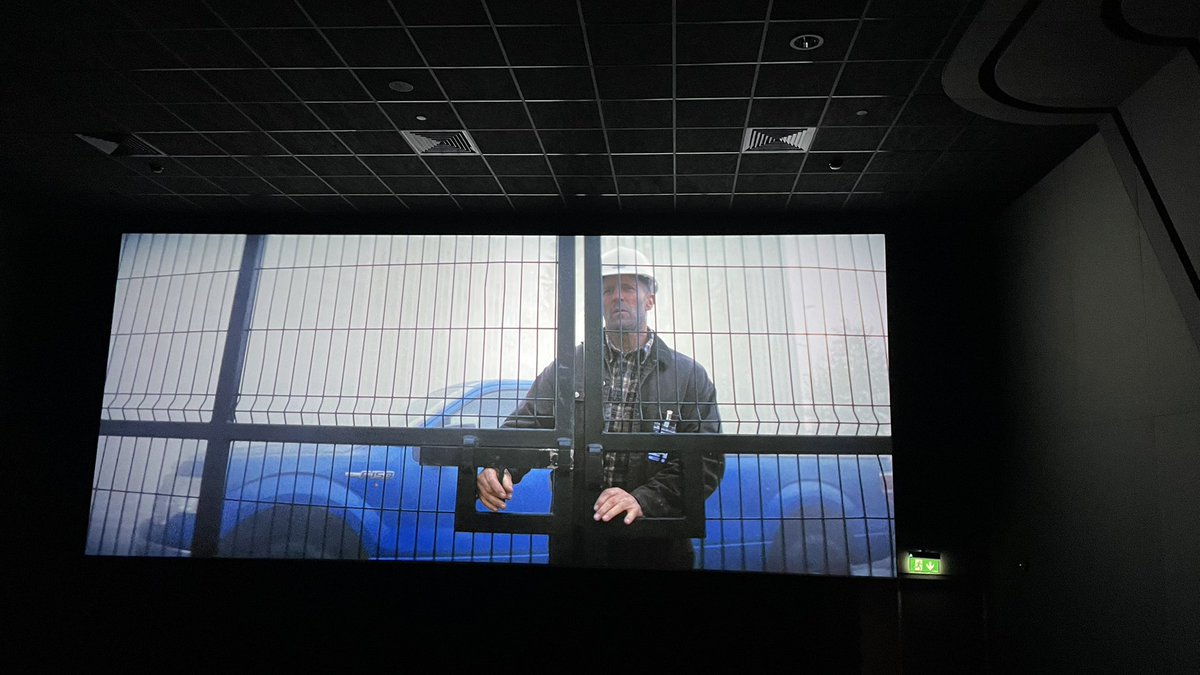 فلم A Working Man  لجيسون ستاثام ،فلم عادي كالعاده افلامه تشبه بعض نفس الفكره he Beekeeper” نفس الفكره البطل اللي يدمر كل شي  لكن ينقصه اشياء كثير  لاعمق للقصه ولادوافع ولاخلفيه للشخصيه فلم من نوعية الافلام البارده بدون احاسيس 😃