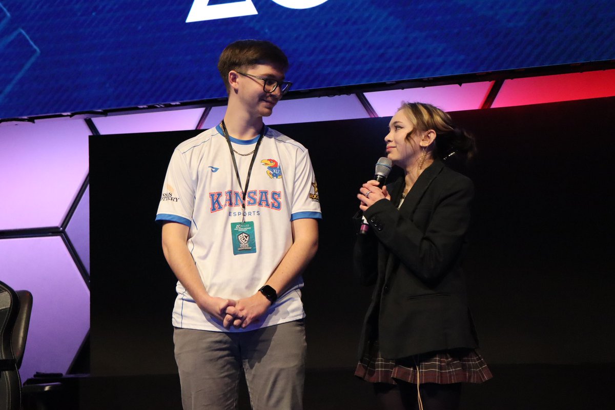 reluscent's tweet image. big ups for @KansasEsport !!
small but mighty :)
hosting and casting for the Allied Gaming PEC was so fun and I'm ready for whatever's next 😼 lmk if anyone needs a host, or commentator for league/val! I can promise I'm the best personality to work with