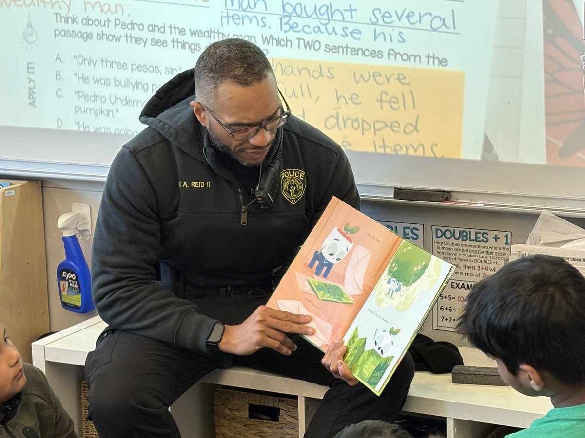 LFriedman_FTPS's tweet photo. CES welcomed Officer Reid and Officer Belvin, our PACER Officers, back to our campus today. We love when they come to read with us! https://t.co/dtGRRnsHLy