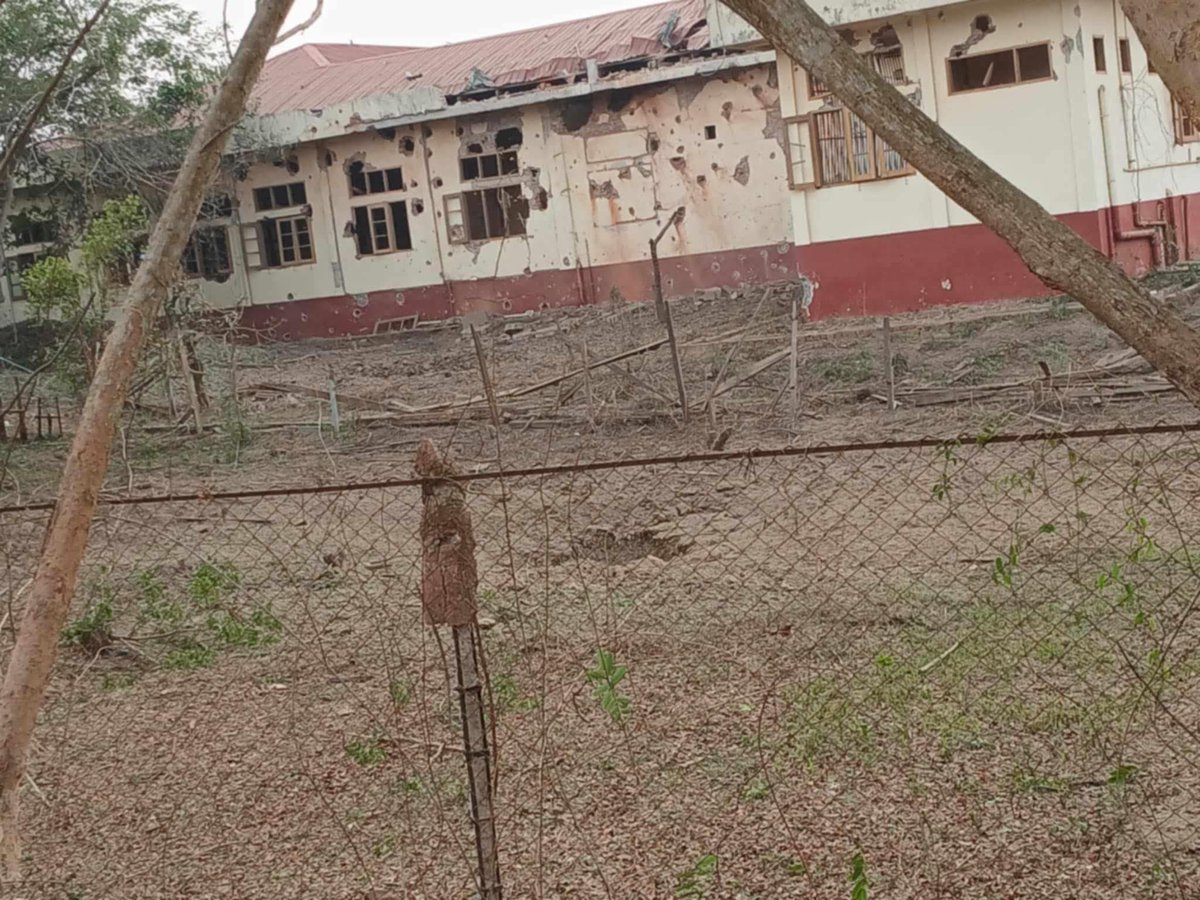AvrilMmz's tweet photo. >20 civilians, incl children, were killed as the Myanmar military launched two airstrikes on Nam Kham Village, Wuntho today.
People struggled from the recent earthquake, the Military Junta attacking them instead of offering safety.
#WhatsHappeningInMyanmar #WarCrimes https://t.co/iJnnCqIaMQ