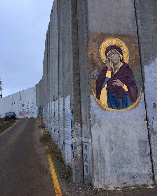 CatholicCassie's tweet photo. If only graffiti in America was like this https://t.co/xNBiMJbci7