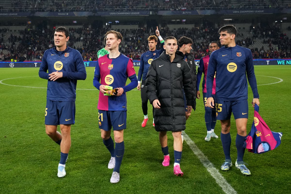 FCBarcelona's tweet photo. We love you, culers! 💙❤️ https://t.co/LfhQHGptzt
