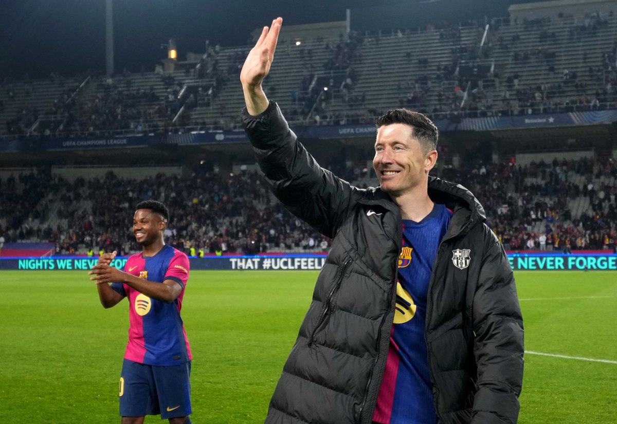 FCBarcelona's tweet photo. We love you, culers! 💙❤️ https://t.co/LfhQHGptzt