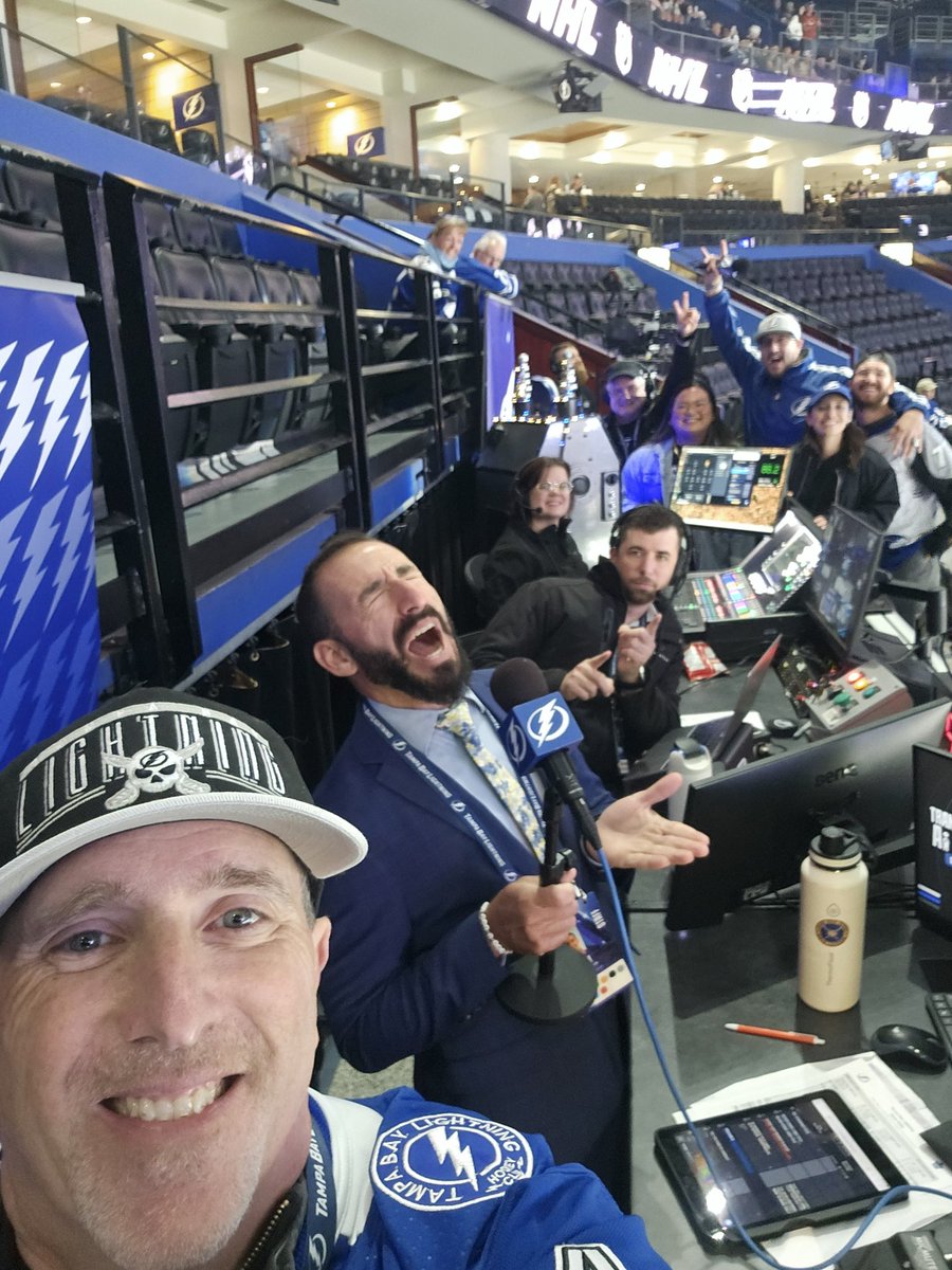 prosportsdjs's tweet photo. Tonight the @TBLightning and Toronto Maple Leafs do battle at 7p. Battle for 1st placd! Love the Lightning Vision Crew!! #7pointaudio @GregWolfTBL @prosportsdjs. Love my job!! #GoBolts @phteven02 https://t.co/lVrr0OeB67