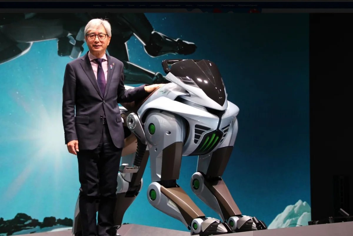 SolusianTech's tweet photo. 🐎🤖 Meet CORLEO: Kawasaki's hydrogen-powered, four-legged robot unveiled at Expo 2025 Osaka. 

Designed for off-road adventures, it combines motorcycling thrills with advanced robotics. 

#CORLEO #Kawasaki #Expo2025Osaka #Robotics https://t.co/DXGq6Wm9m1