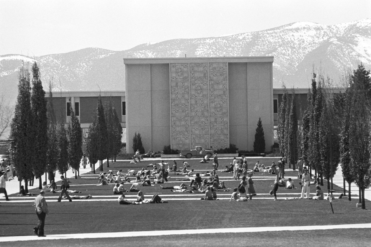 BYUalumni's tweet photo. Here's to sunnier days and that perfect patch of grass ๐๐
Cougars know that when the weather hits 70ยฐ, the study spots move outside. ๐๏ธ๐
Did you have a favorite place to soak up the sun on campus? Let us know below! ๐
#byualumni #ConnectedForGood #ThrowbackThursday https://t.co/C8BjyvTZz8