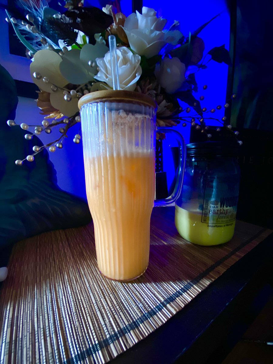 This has to be my new fav drink…

Orange Creamsicle Refresher! 🤤🤤🍊