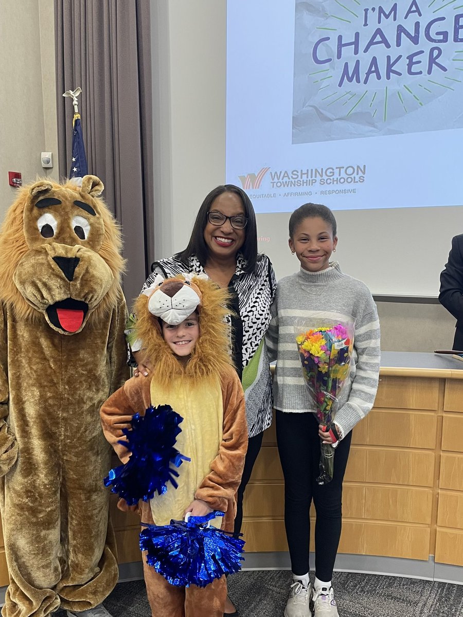 WillowLakeElem's tweet photo. 🔦

Mrs. Brotherton presented to Dr. Woodson and the School Board this evening and presented three special recognitions: 

1.) Change Maker Student - Sydney W. 
2.) Above and Beyond Parent - Ms. Chelle Jordan
3.)  Supportive Partnership  - Becca Hanberg (Cummins Behavior Health) https://t.co/jDHlD20z0x