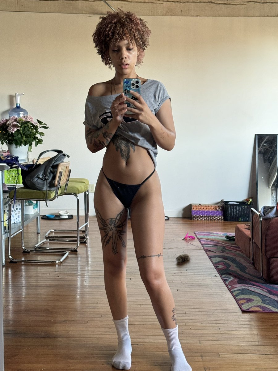bratlaya's tweet photo. y’all miss me? https://t.co/ififsxUK48